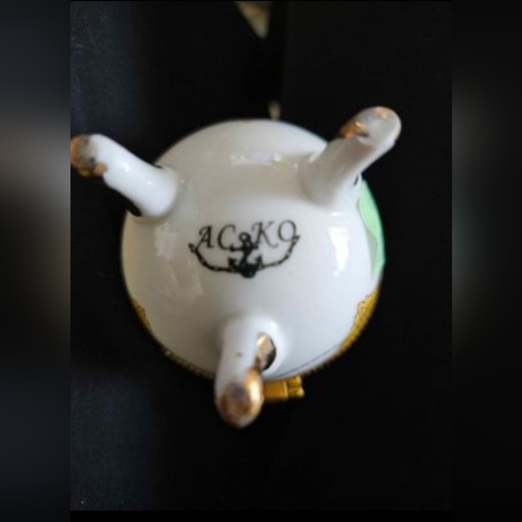 Egg shaped trinket box St. Petersburg, Russia - Picture 5 of 5